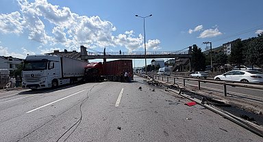 D-100 kara yolunda TIR kazası; ulaşım 1,5 saat durdu