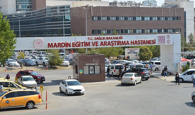 Damda uyuyan kız çocuğu yorgun mermi ile ağır yaralandı