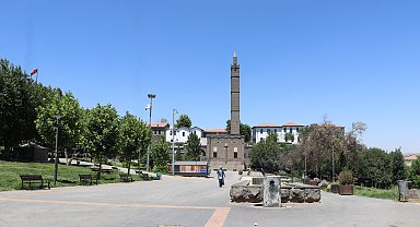Diyarbakır'da hava sıcaklığı 40 dereceyi geçti, tarihi mekanlar ve sokaklar boş kaldı