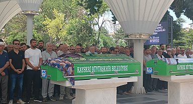 Düğün dönüşü kazada ölen çift ile çocukları Kayseri'de toprağa verildi