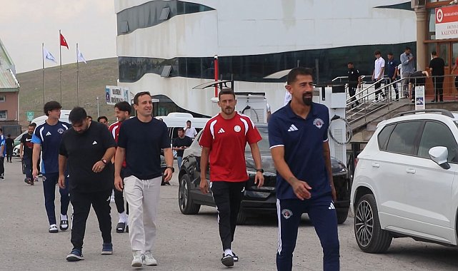 Erciyes'te kamp yapan takımlar aynı camide saf tuttu