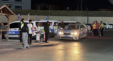Eskişehir'de ihtara uymayıp kaçan motosikletli, bekçiye çarparak yaraladı