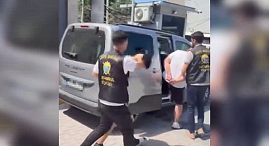 Eyüpsultan'da market işletmecisini tehdit edip silahlı saldırı düzenleyen 2 şüpheli kamerada