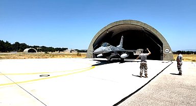 F-16'lardan Karadeniz'de eğitim uçuşu