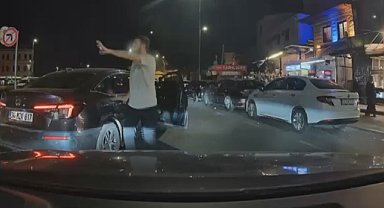 Fatih'te yol kesen sürücü kamerayı görünce ters yönden kaçtı; 252 bin lira ceza