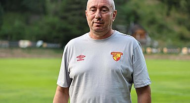 Göztepe Teknik Direktörü Stanimir Stoilov:1 ya da 2 transferi kampa yetiştireceğiz
