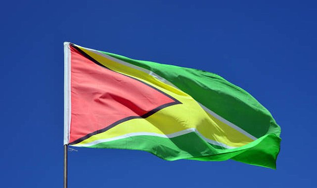 Guyana açıklarında 116 yolcuyu taşıyan feribot alabora oldu
