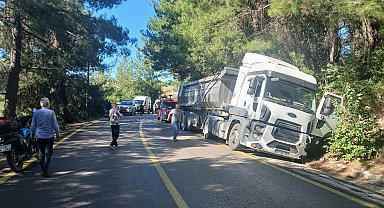 Hafriyat kamyonu ile otomobil çarpıştı; 1 ölü, 2 yaralı