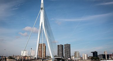 Hollanda'da iki tramvay çarpıştı: 15 yaralı