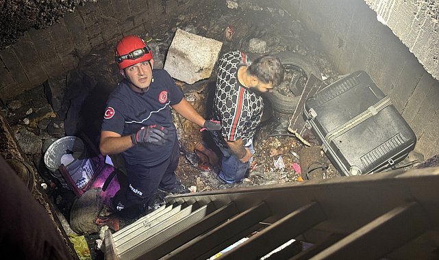 İnşaat halindeki binada çukura düştü, itfaiye kurtardı