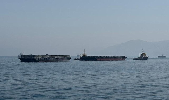 İran, Hürmüz Boğazı'nı kapattığını duyurdu