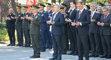İzmir'de 15 Temmuz şehitleri dualarla anıldı