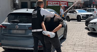 İzmir'de oto galeriyi kurşunlayan 2 şüpheli tutuklandı