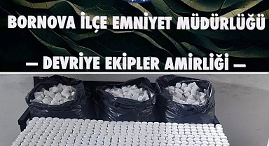 İzmir'de polisten kaçan şüphelinin terk ettiği otomobilde 118 bin sentetik hap ele geçirildi