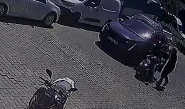 İzmir'de trafikte kavga güvenlik kamerasında
