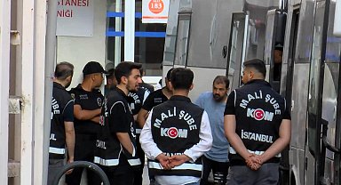 İzmit Belediyesi'ne operasyon; şüpheliler sağlık kontrolünden geçirildi