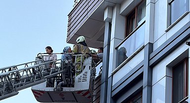 Kağıthane'de 5 katlı binada yangın: 4 kişi dumandan etkilendi
