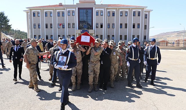 Kalp krizi geçirip hayatını kaybeden Uzman Çavuş Topaloğlu, son yolculuğuna uğurlandı