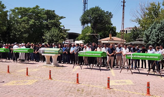 Kamyonetin uçuruma yuvarlandığı kazada ölen aynı aileden 5 kişi, toprağa verildi