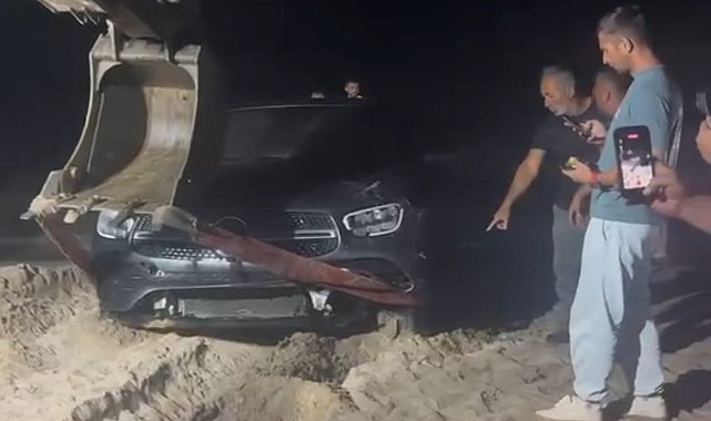 Kandıra'da otomobil denize girdi