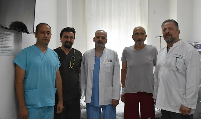Kanser öyküsü olan hastanın kalbindeki kitle, göğüs kemiği kesilmeden kaburgadan çıkarıldı