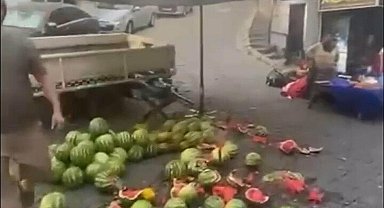 Karpuzları ezilen esnaf: Nezaketle söylese yardımcı olurdum