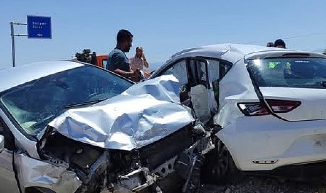 Kayseri'de otomobiller çarpıştı: 2 ölü, 9 yaralı