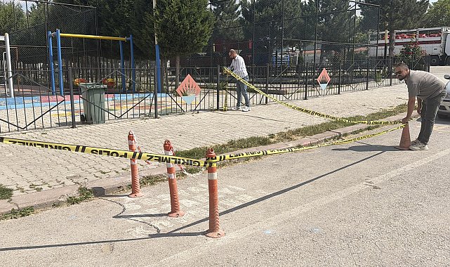 Kendisini ayağından vuran saldırgana taş atarak karşılık verdi