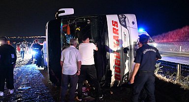 Kırıkkale'de yolcu otobüsü devrildi: 40 yaralı