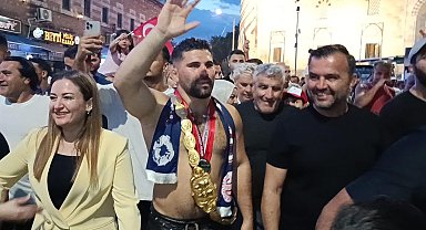 Kırkpınar başpehlivanı Erkan Taş, hamam geleneğini sürdürdü