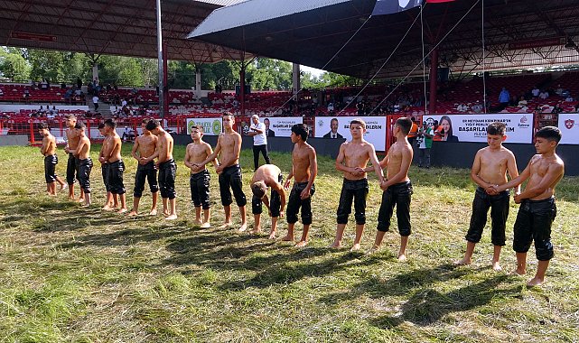 Kırkpınar'da final günü, minik boy pehlivanların güreşleriyle başladı