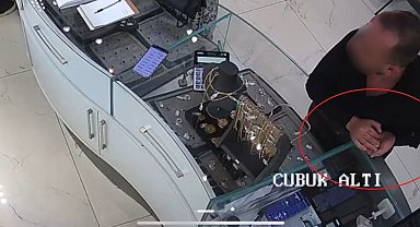 Kuyumcu dükkanında altın kolye hırsızlığı kamerada
