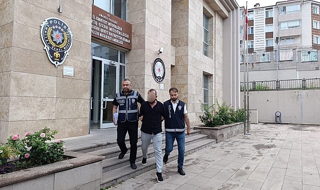 Kuyumcu dükkanında altın kolye hırsızlığı kamerada