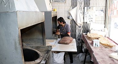 Lavaş ekmek üretirken çocukluk hayali olan romanı yazdı