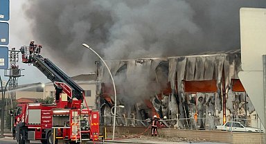 Malatya'da otobüs bakım onarım atölyesinde yangın