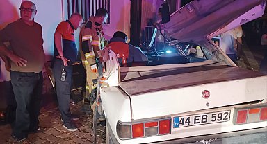 Mardin'de traktörle çarpışan otomobildeki 4 kişi yaralandı