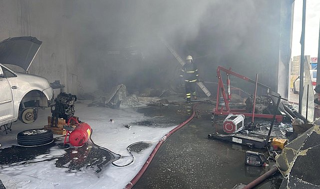 Oto tamirhanesinde yangın: 5 kişi dumandan etkilendi
