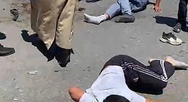 Otomobille bisikletli çocuklara çarpıp kaçtı; 3 yaralı