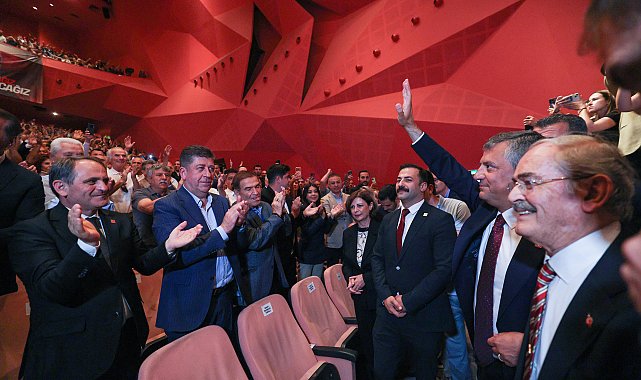 Özgür Özel: Bu millet çaresiz değildir, seçeneksiz değildir
