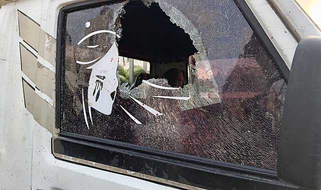 Pazarcı, ucuz karpuz satan rakip esnafın kamyonetinin camlarını kırdı