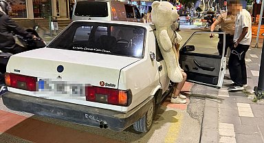 Pelüş ayı ile turlayan ehliyetsiz sürücüye ceza