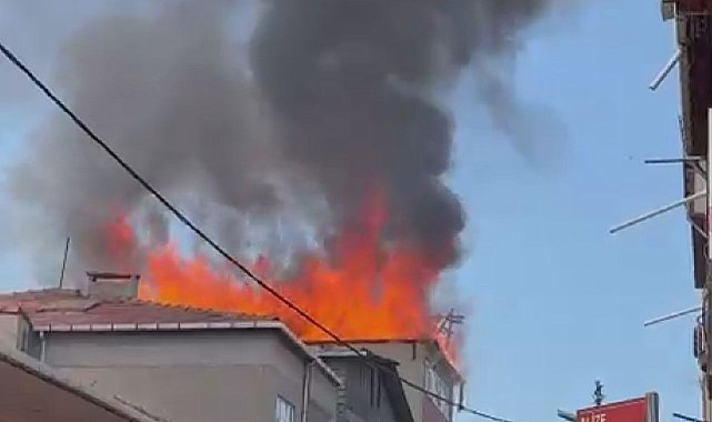 Pendik'te 5 katlı binanın çatısında yangın -1