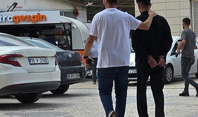 Polisin 50 kilometre takip ettiği otomobilden 20 bin sentetik ecza ele geçirildi: 1 gözaltı
