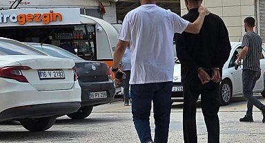 Polisin 50 kilometre takip ettiği otomobilden 20 bin sentetik ecza ele geçirildi: 1 gözaltı