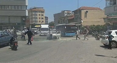 Salihli'de hareket halindeyken alev alan otomobil yandı
