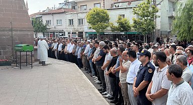 Samsun'da alabora olup batan teknede ölen çift ile yeğenleri Kayseri'de toprağa verildi