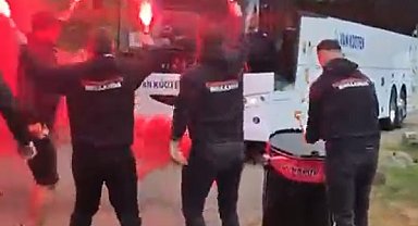 Samsunspor'a Hollanda'da meşaleli karşılama