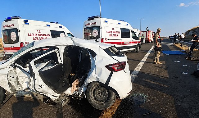 Şanlıurfa'da hafif ticari araç ile otomobil çarpıştı: 2 ölü, 9 yaralı
