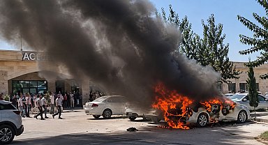 Şanlıurfa'da hastane otoparkındaki otomobil yandı