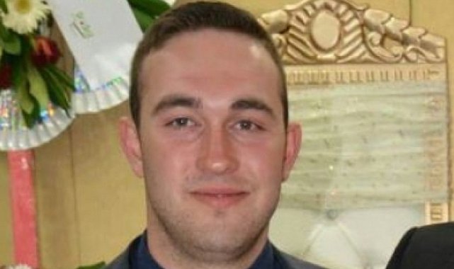 Şehit polis memuru oğlunun mezar taşını öpüp, dua etti